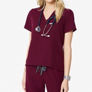 NWT Large Catarina Scrub Top
